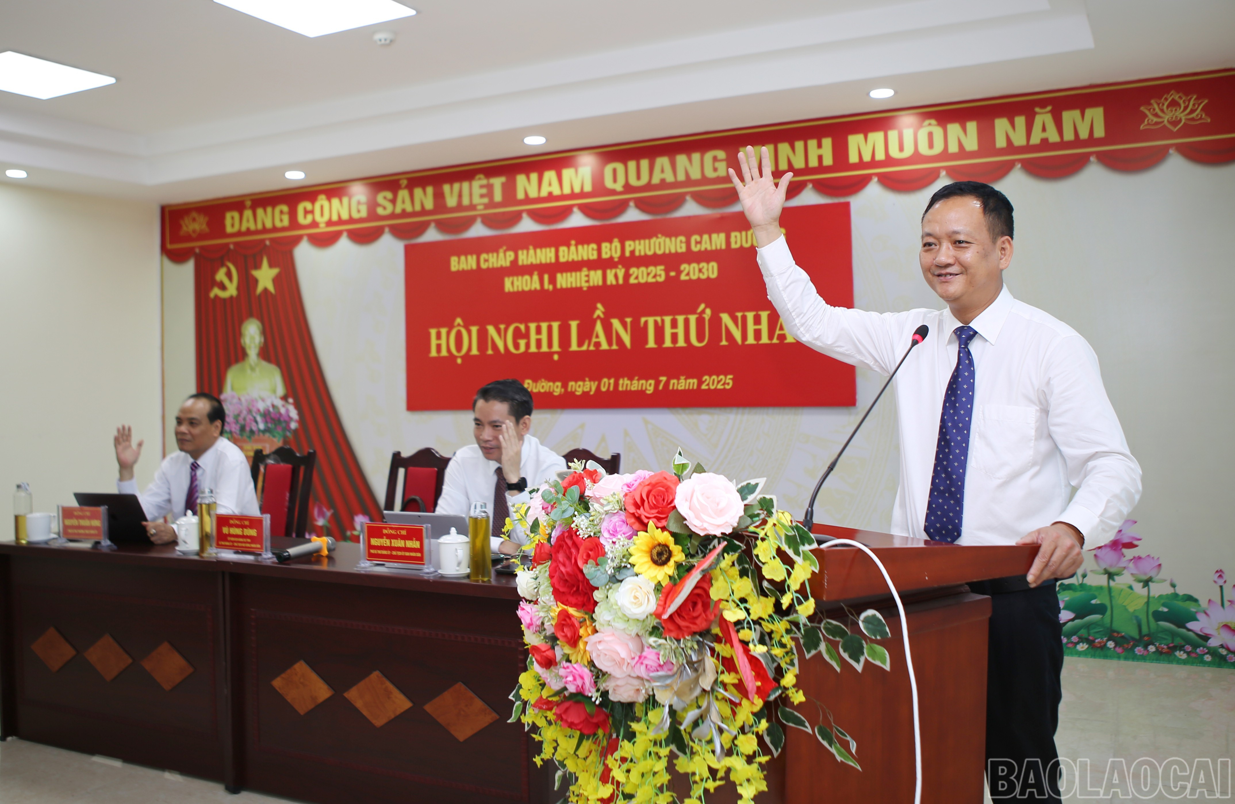 Cấp ủy đảng, chính quyền các xã, phường trên địa bàn thể hiện quyết tâm ngay trong ngày đầu tiên. baolaocai-br_8.jpg