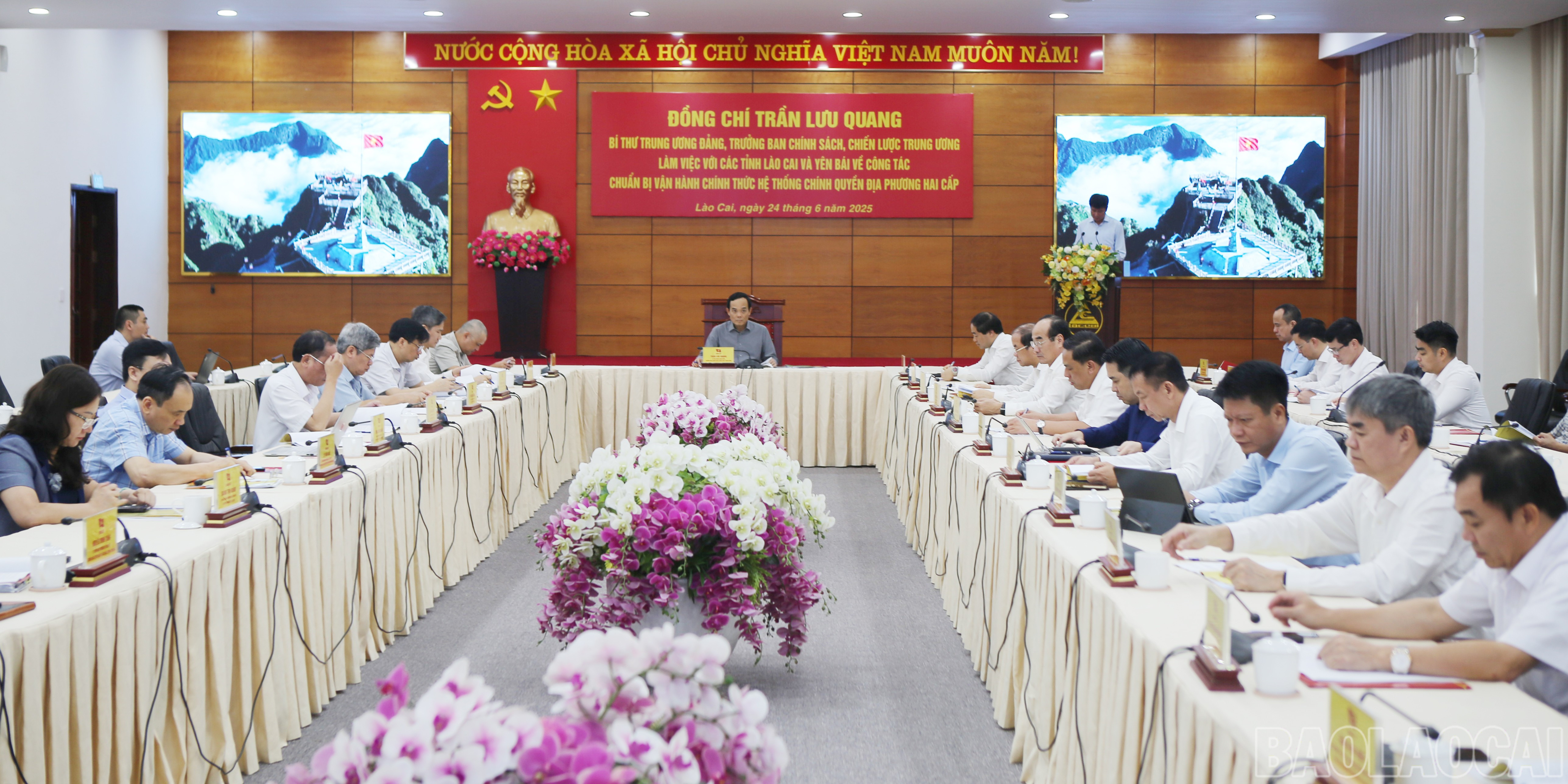 Quang cảnh buổi làm việc. baolaocai-br_tu-1.jpg