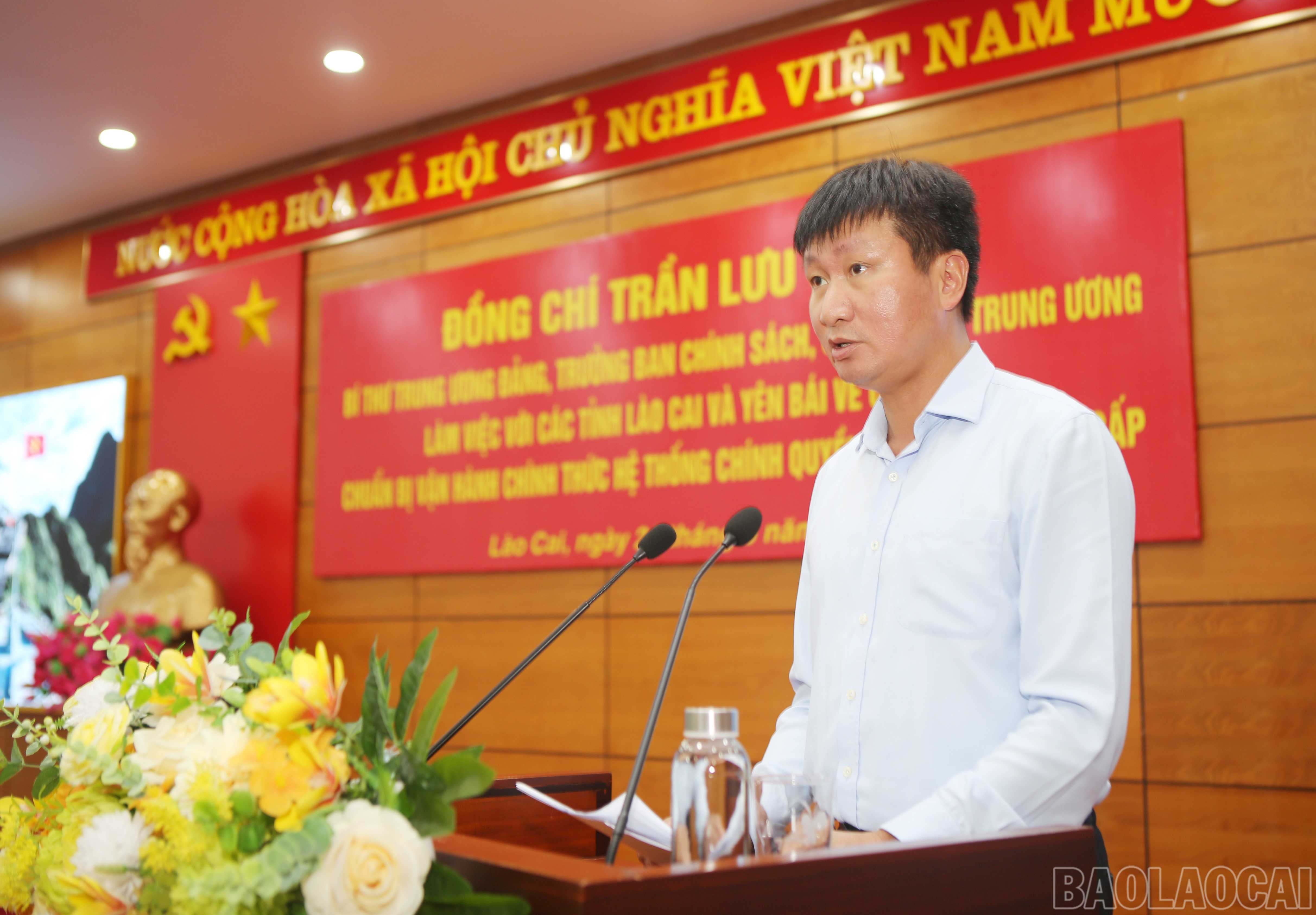 Bí thư Tỉnh ủy Yên Bái Trần Huy Tuấn báo cáo tại buổi làm việc. baolaocai-br_tu-2.jpg