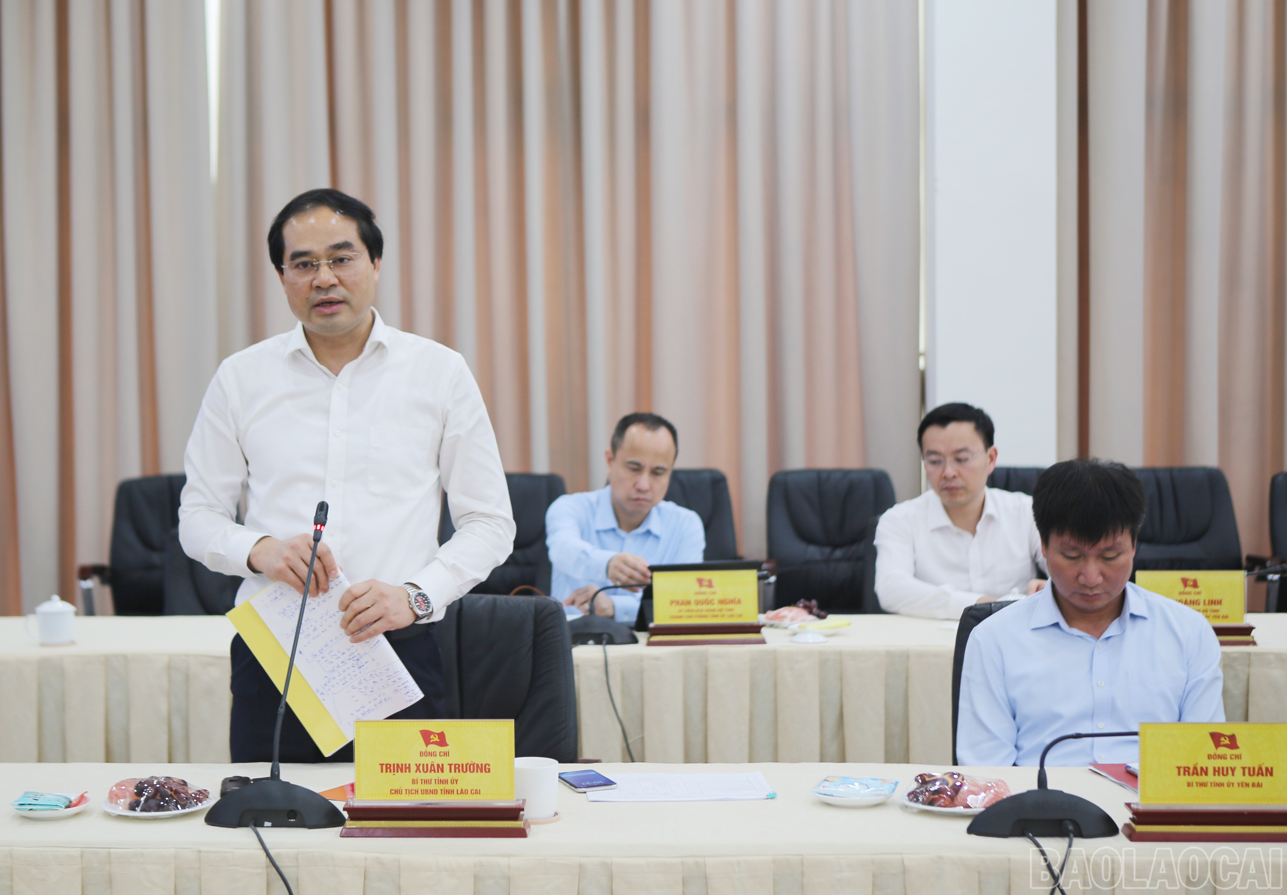 Bí thư Tỉnh ủy, Chủ tịch UBND tỉnh Lào Cai Trịnh Xuân Trường phát biểu tại buổi làm việc. baolaocai-br_tu-5.jpg