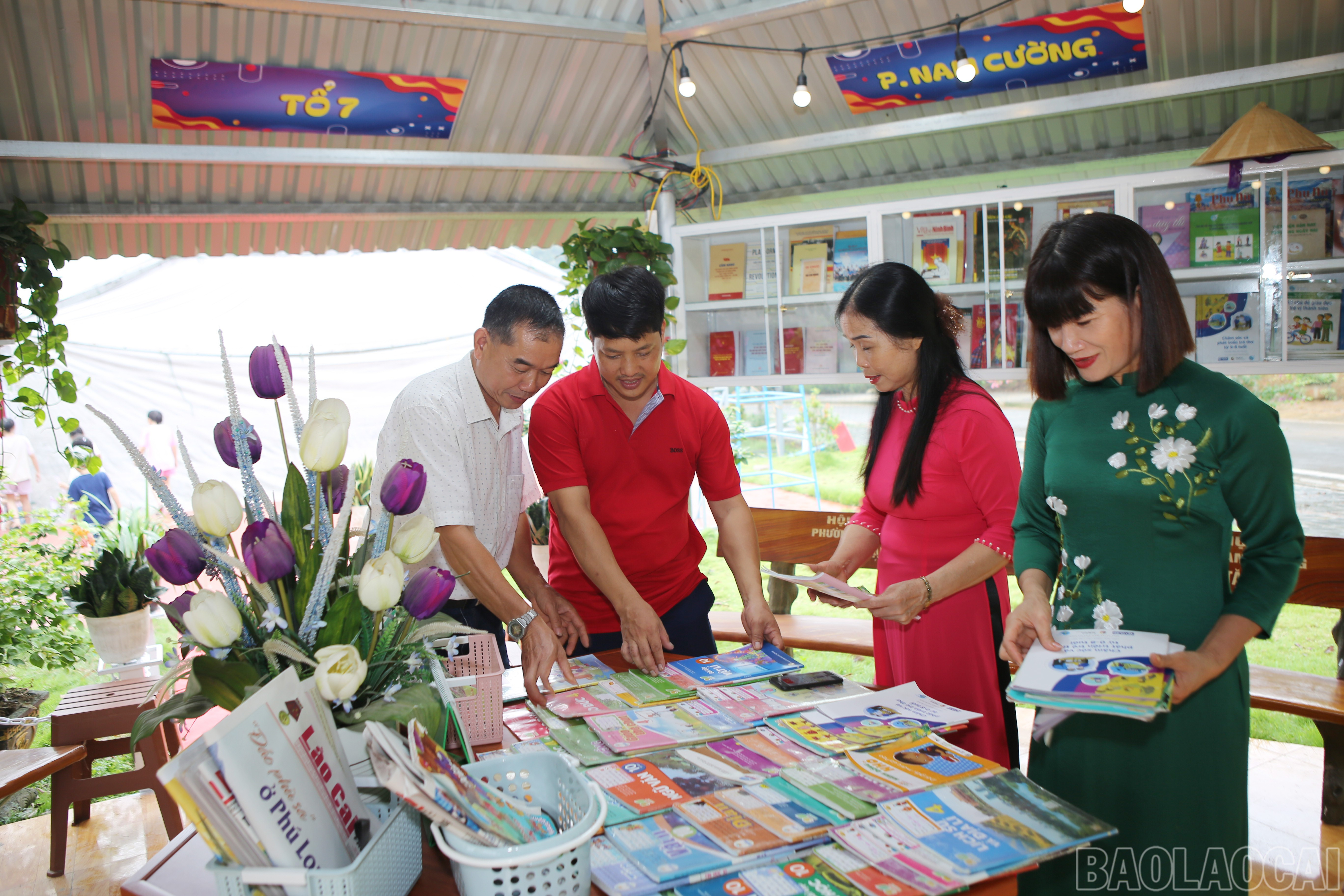 Thư viện sách cộng đồng của tổ dân phố số 7, phường Nam Cường. baolaocai-br_1.jpg
