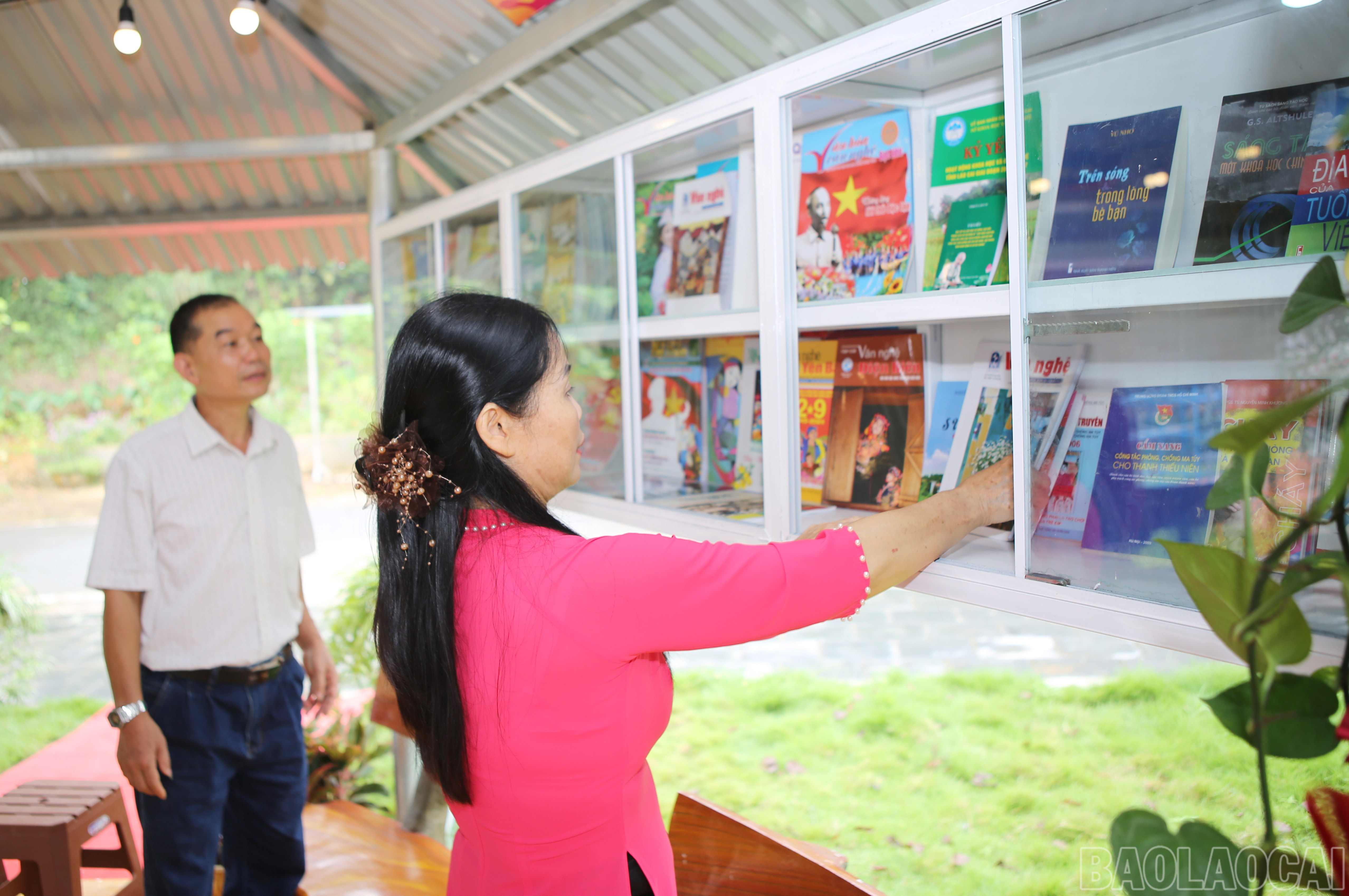 Thư viện sách cộng đồng tại tổ dân phố số 7 có hơn 300 đầu sách phục vụ người dân. baolaocai-br_2.jpg