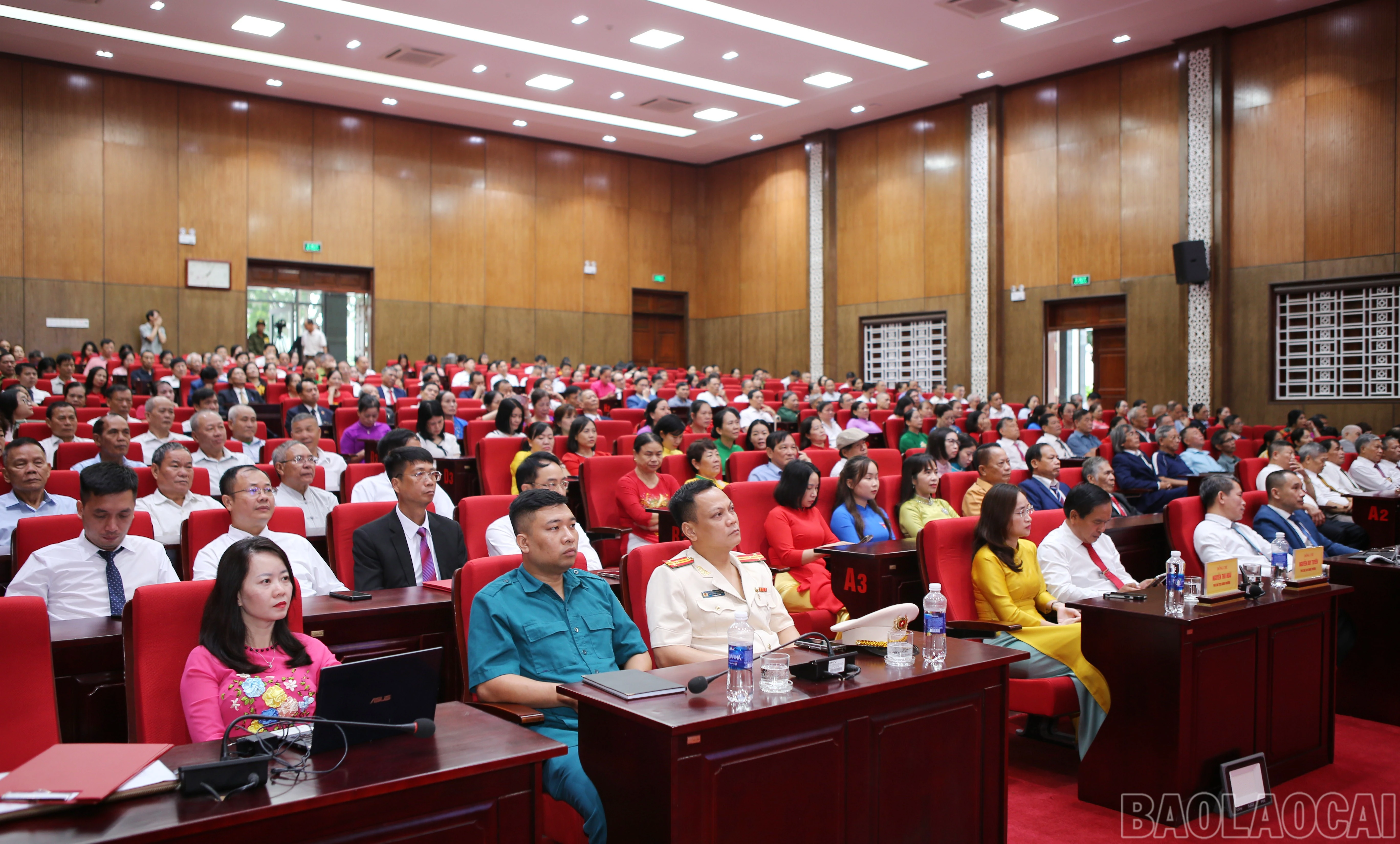 Các đại biểu dự lễ công bố.