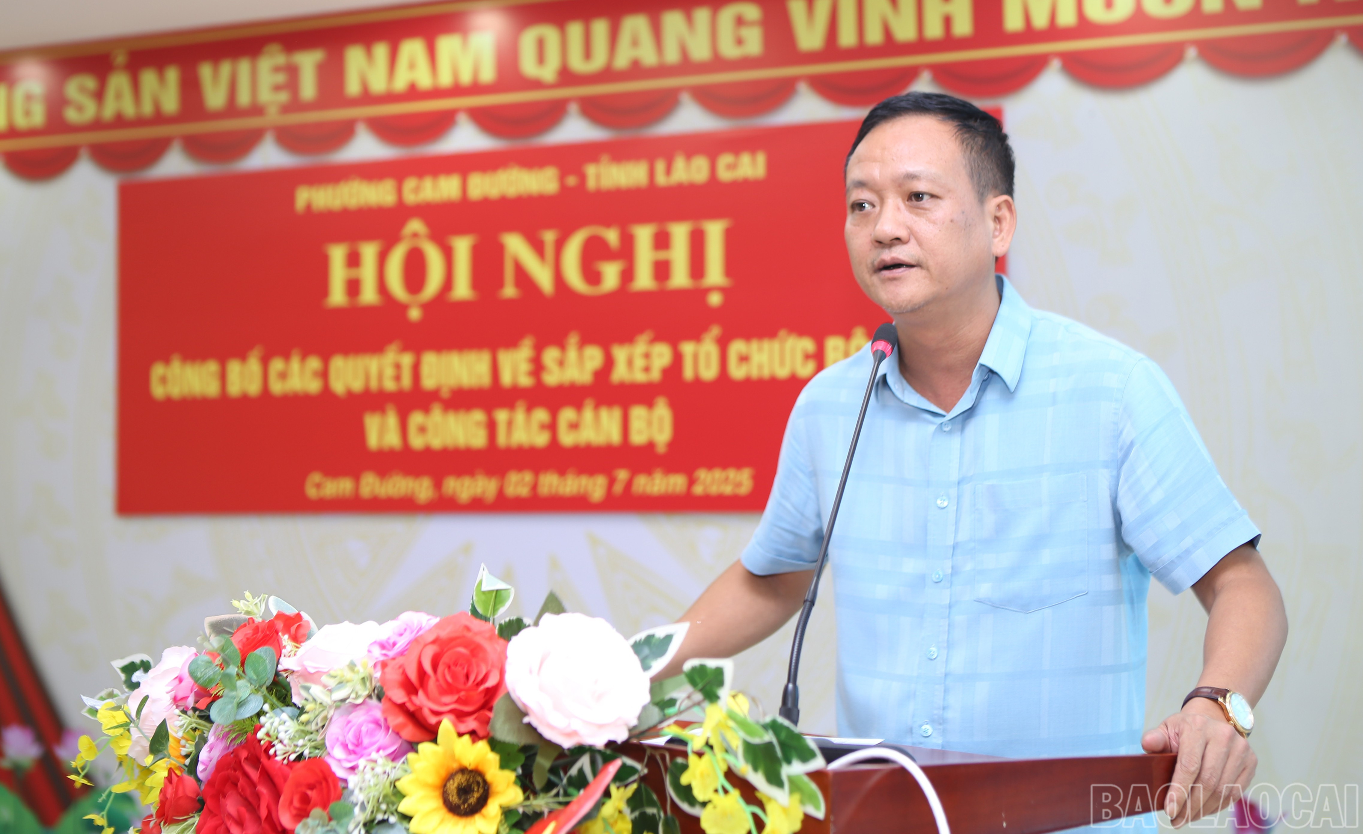 Đồng chí Vũ Hùng Dũng, Bí thư Đảng ủy phát biểu tại hội nghị. baolaocai-br_3.jpg