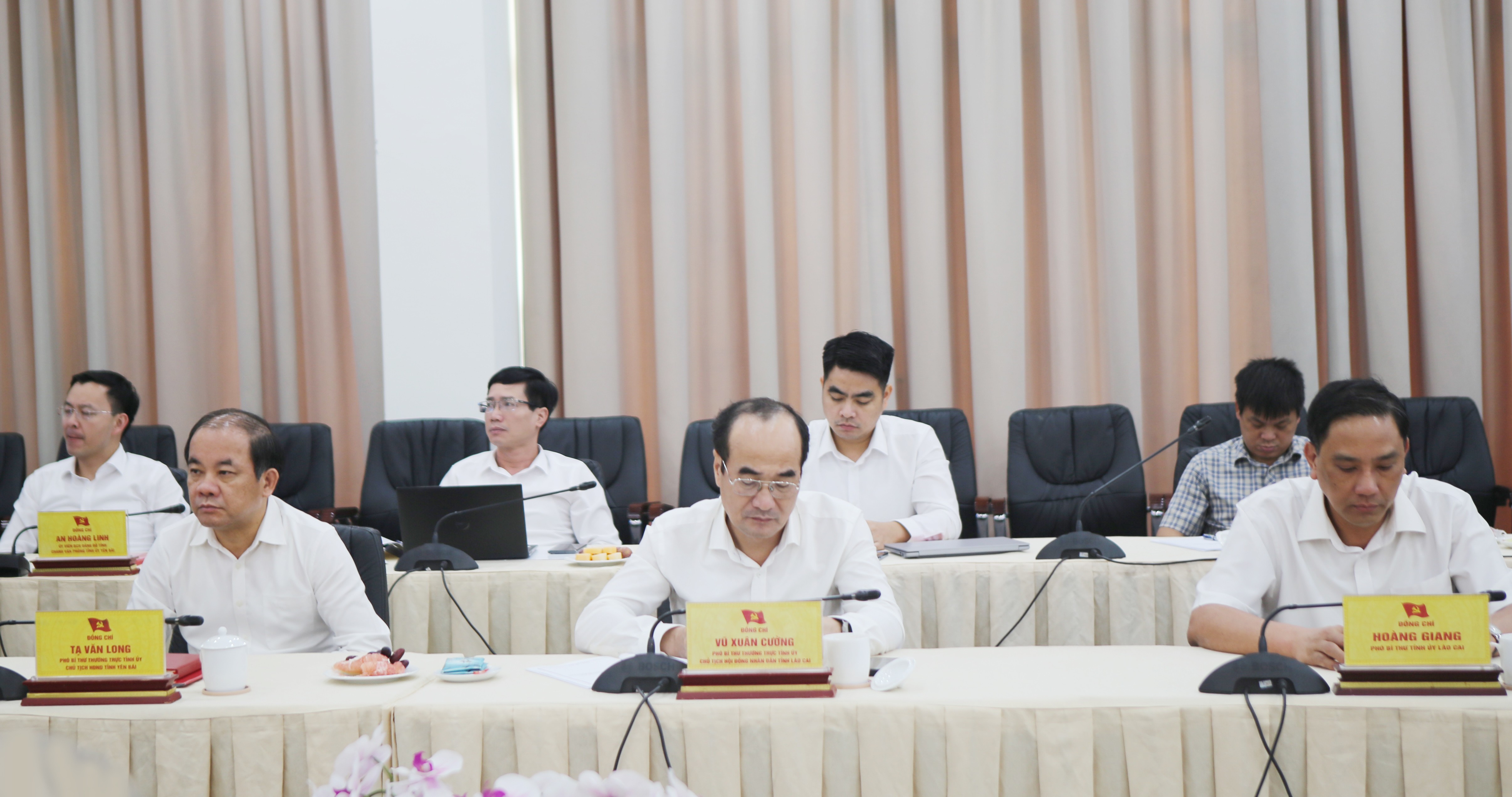 Các đại biểu dự buổi làm việc. tu-4.jpg