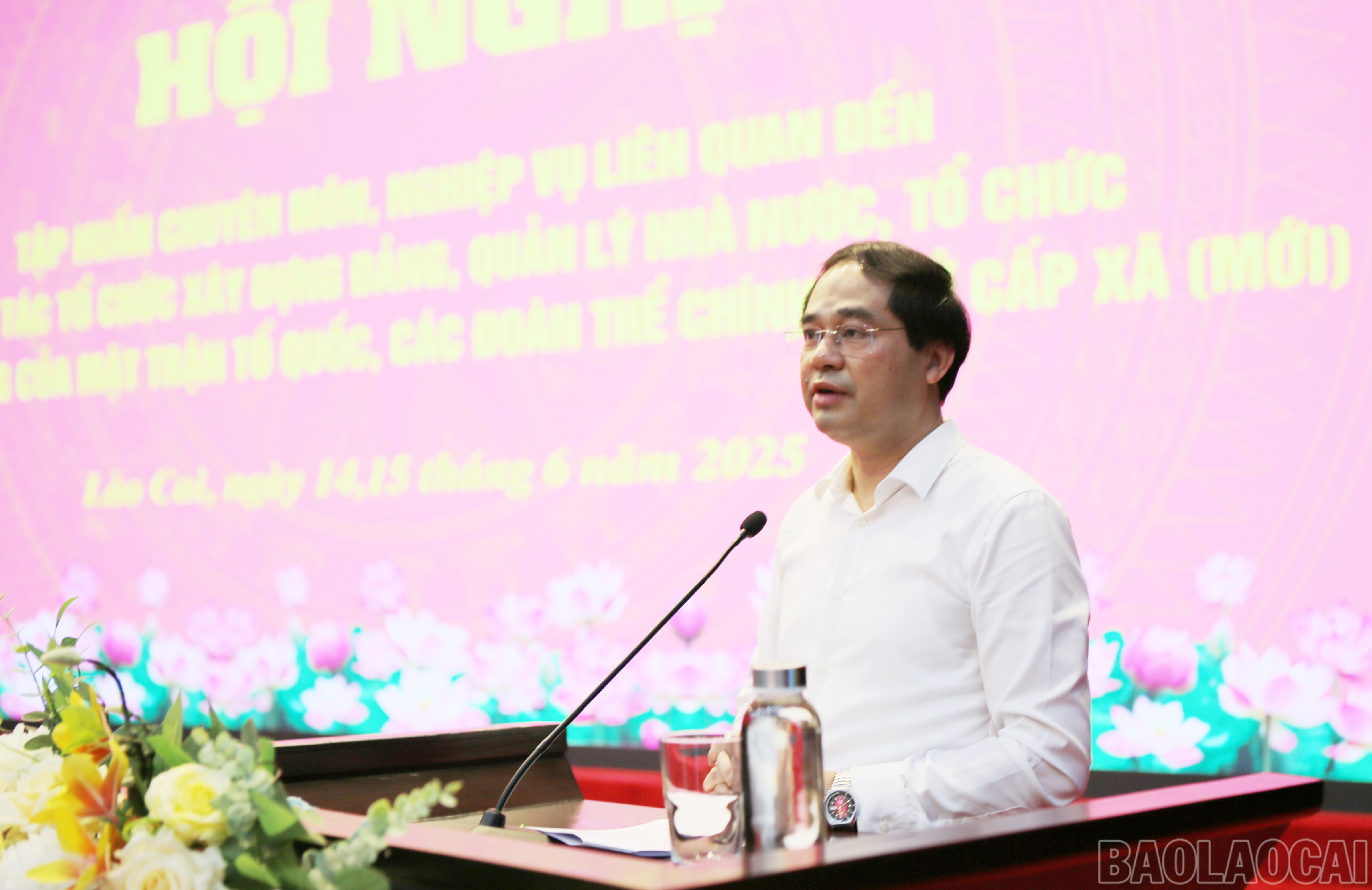 Đồng chí Trịnh Xuân Trường, Bí thư Tỉnh ủy, Chủ tịch UBND tỉnh phát biểu tại hội nghị. baolaocai-br_4.jpg