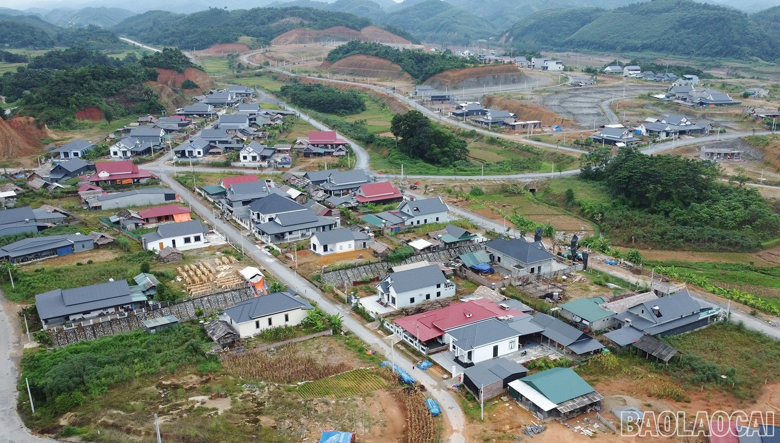 Tạo sự đồng thuận của người dân trong việc triển khai dự án Sân bay Sa Pa. Ảnh: Mạnh Dũng baolaocai-br_6.jpg