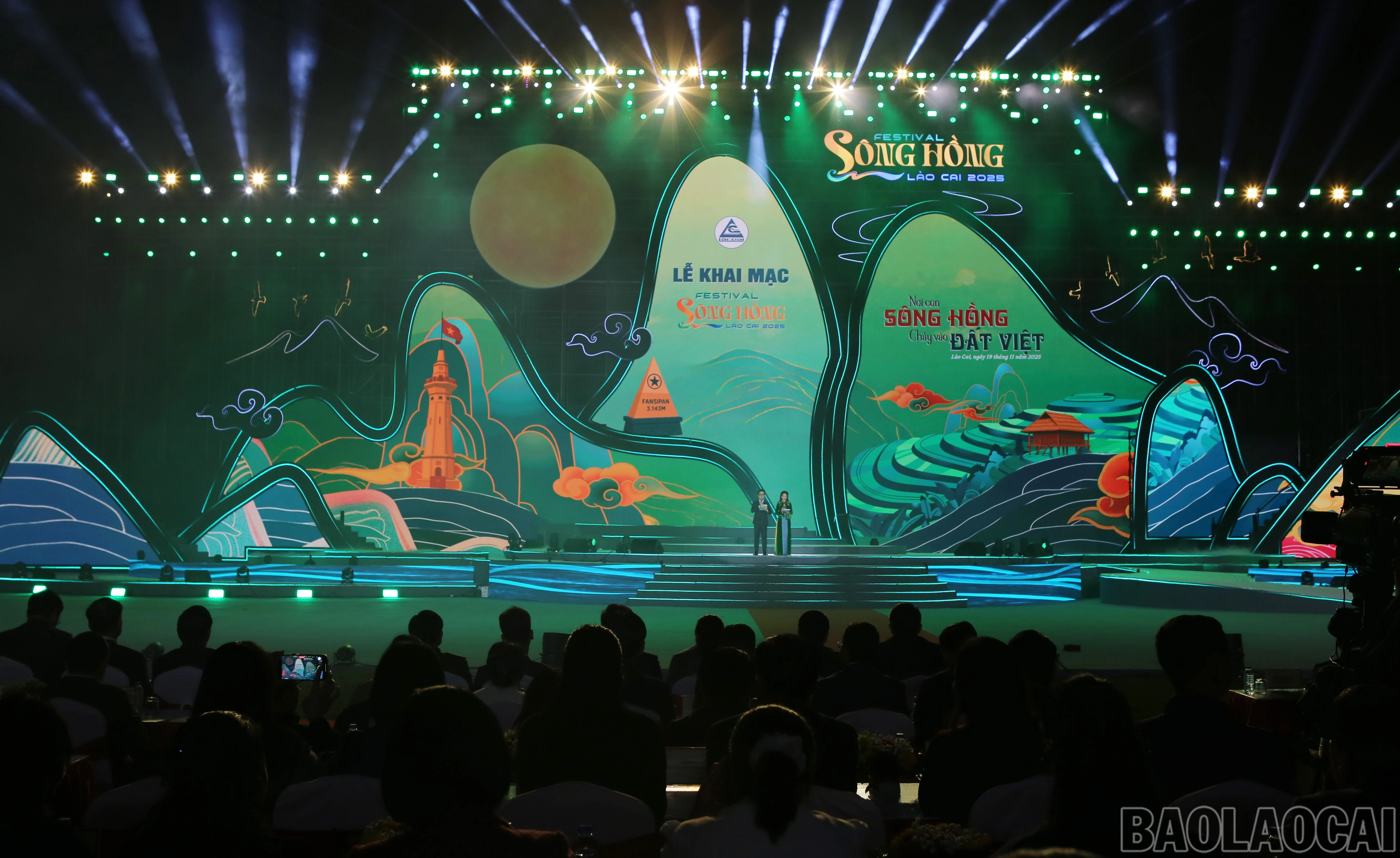 Quang cảnh Lễ khai mạc Festival sông Hồng - Lào Cai 2025.