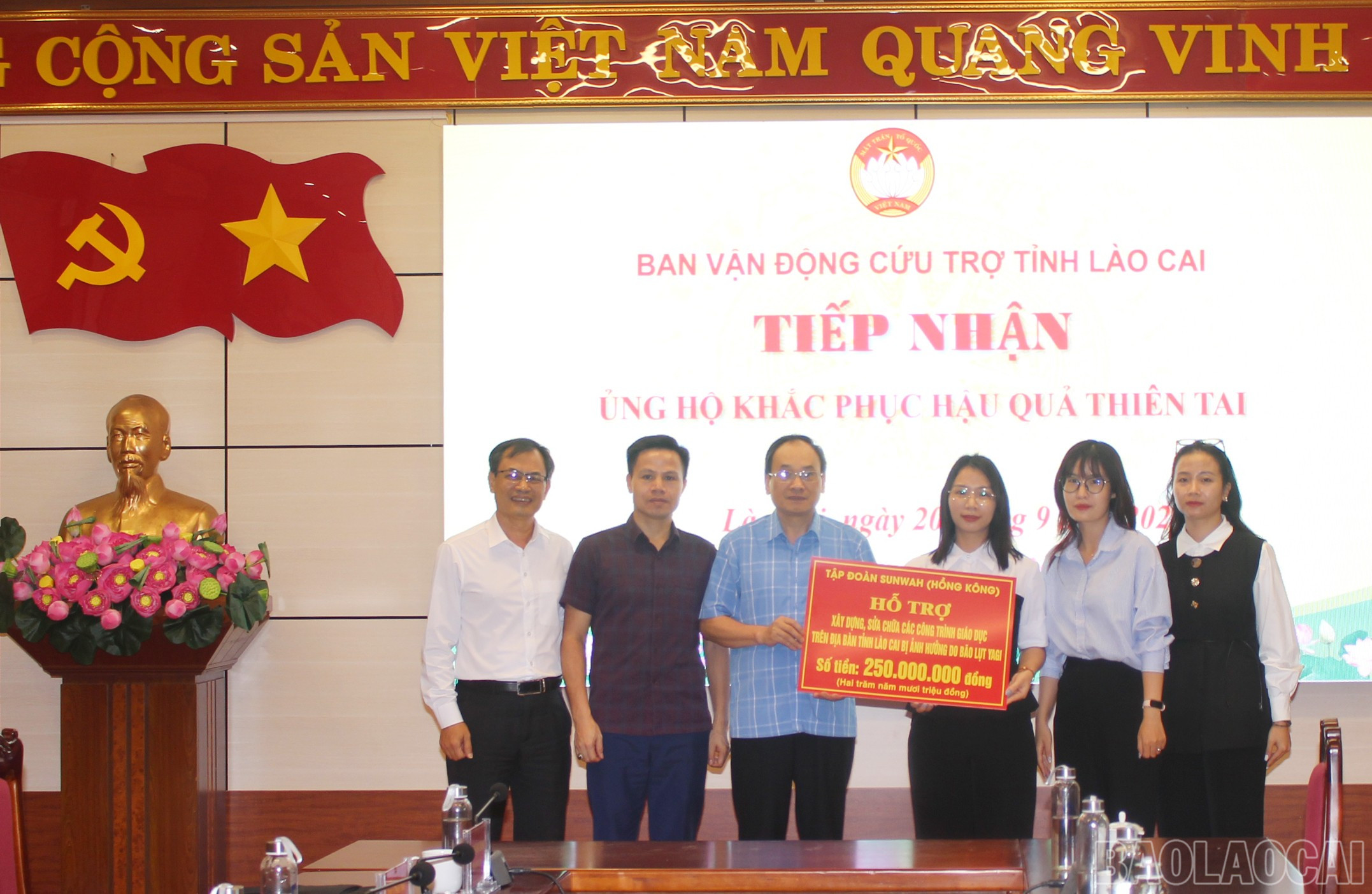 Tập đoàn Sunwah ủng hộ tỉnh Lào Cai 250 triệu đồng khắc phục hậu quả thiên tai. s 3.jpg