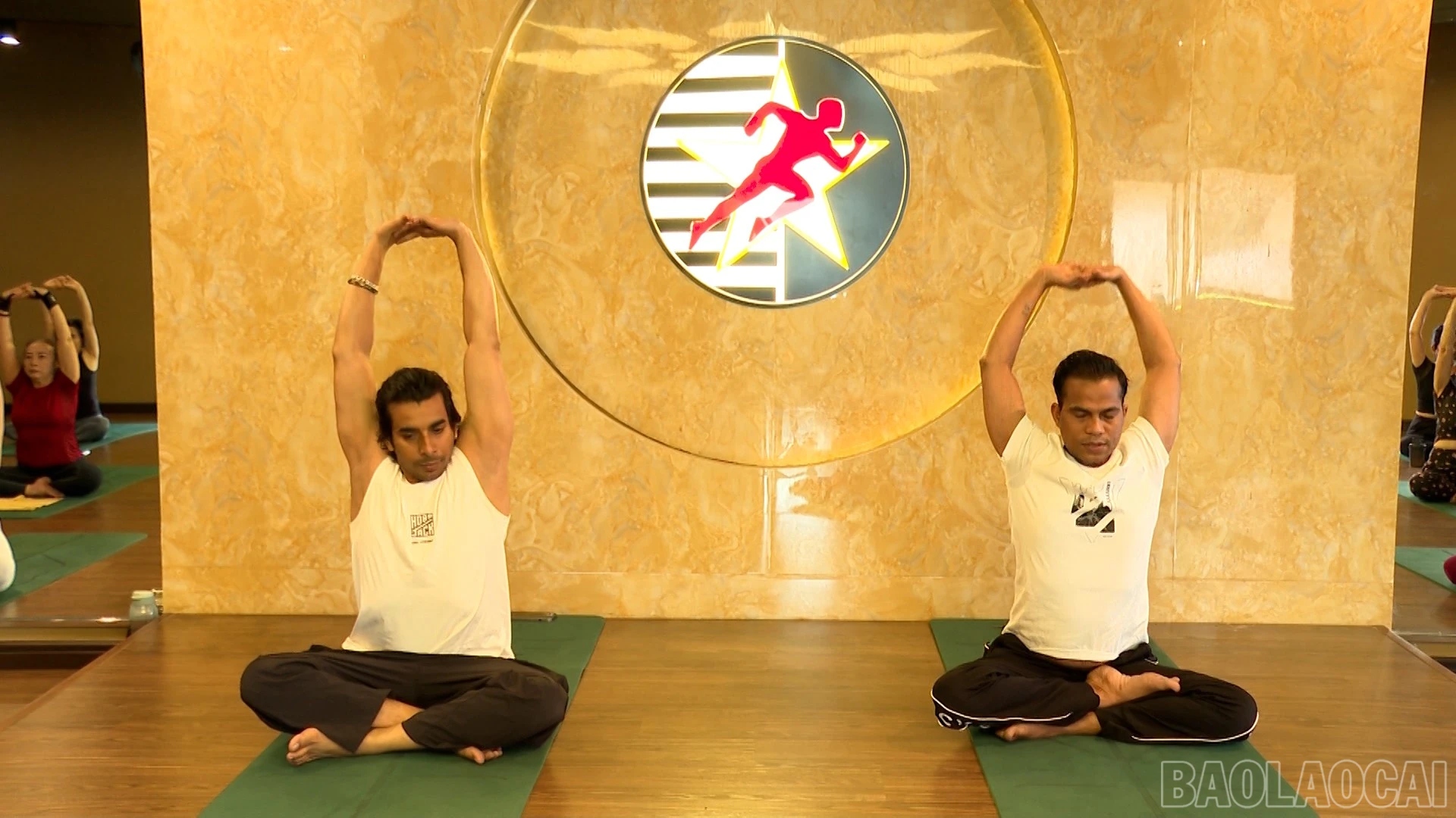 baolaocai-br_yoga01-28-01-13still010.jpg