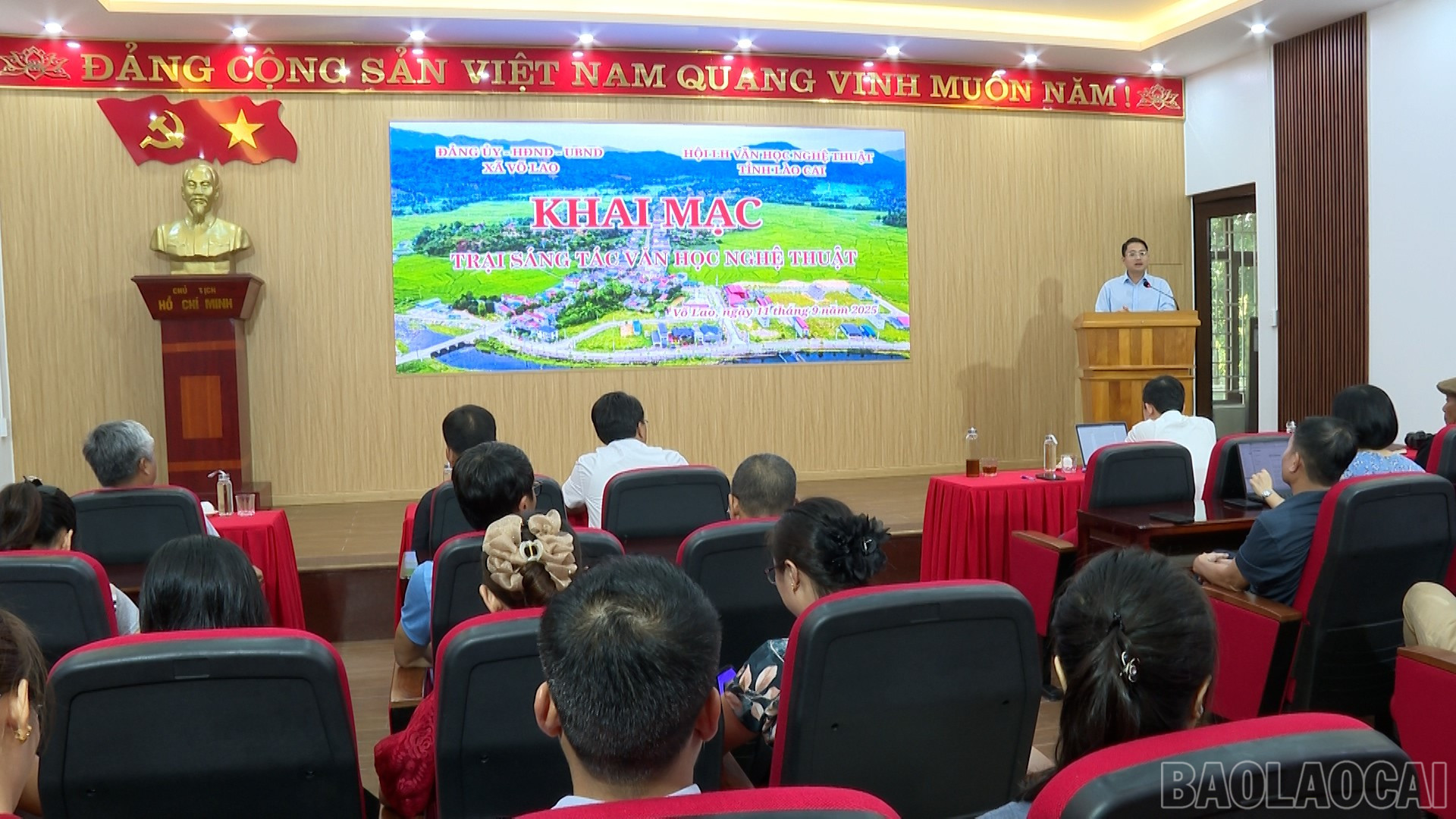 Quang cảnh Lễ khai mạc baolaocai-br_dung-ps00-33-25-05still040.jpg