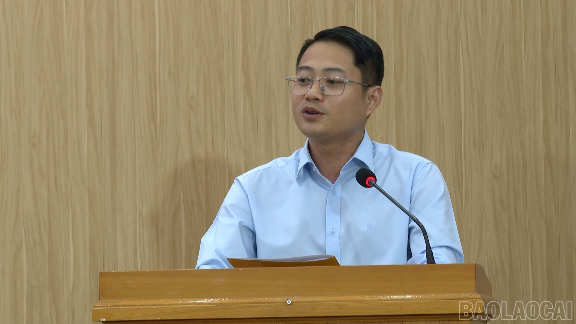 Đồng chí Ngô Hoài Linh - Bí thư Đảng ủy xã Võ Lao phát biểu tại lễ khai mạc. baolaocai-br_dung-ps00-33-30-09still047.jpg