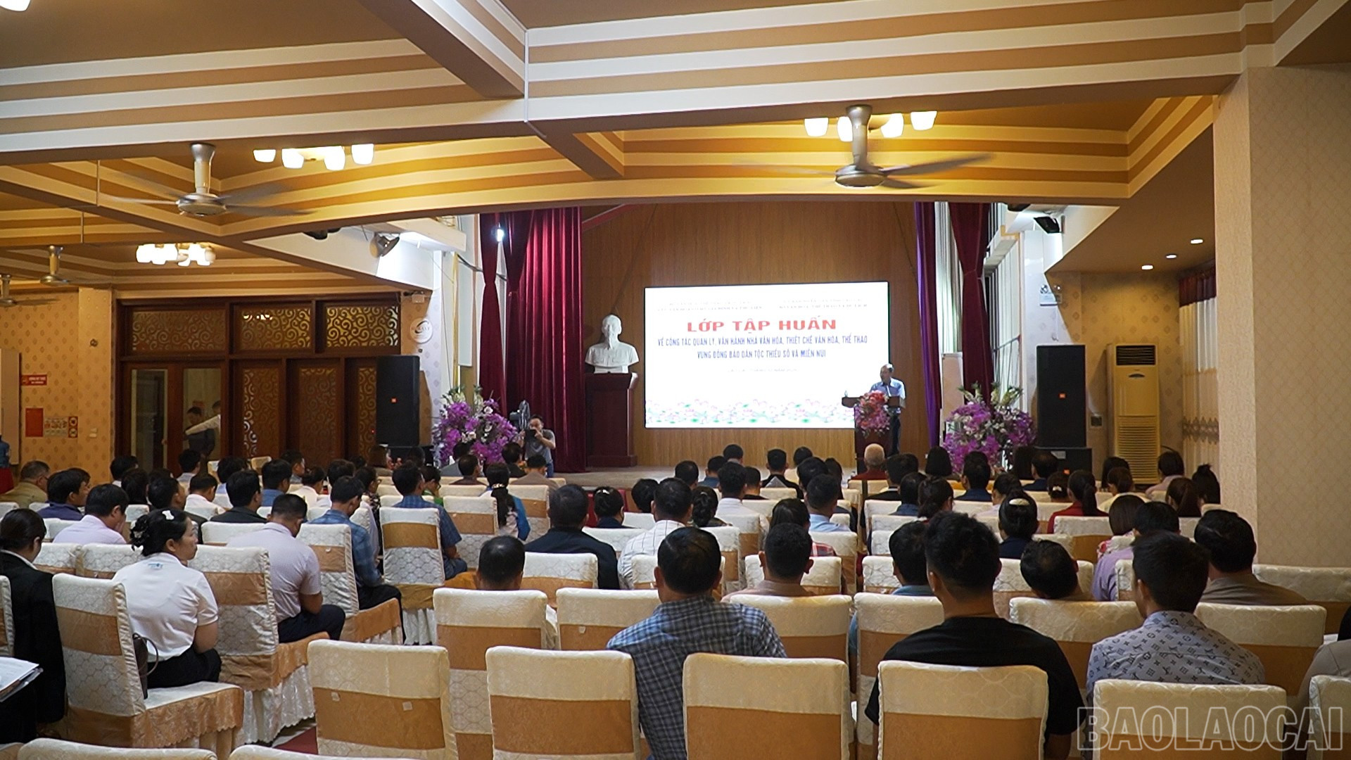 Quang cảnh lớp tập huấn. baolaocai-br_dung-ps01-29-06-02still099.jpg