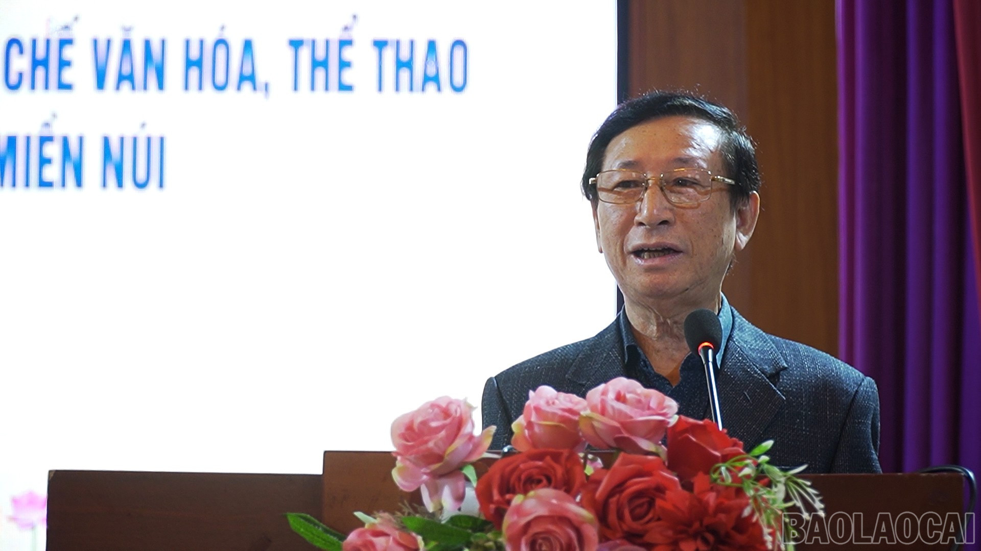 PGS.TS Phạm Trọng Toàn - nguyên Phó Hiệu trưởng Trường Đại học Sư phạm Nghệ thuật Trung ương trao đổi chuyên đề tại lớp tập huấn baolaocai-br_dung-ps01-29-03-22still108.jpg