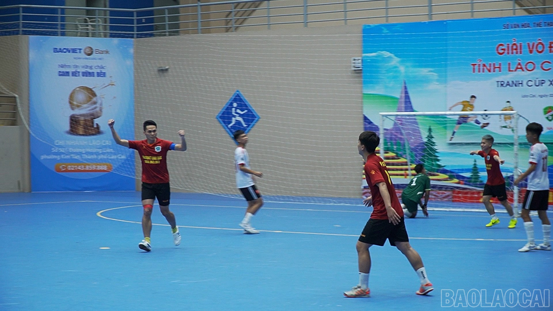 baolaocai-br_dung-gi-cung-dc02-12-36-14still163.jpg