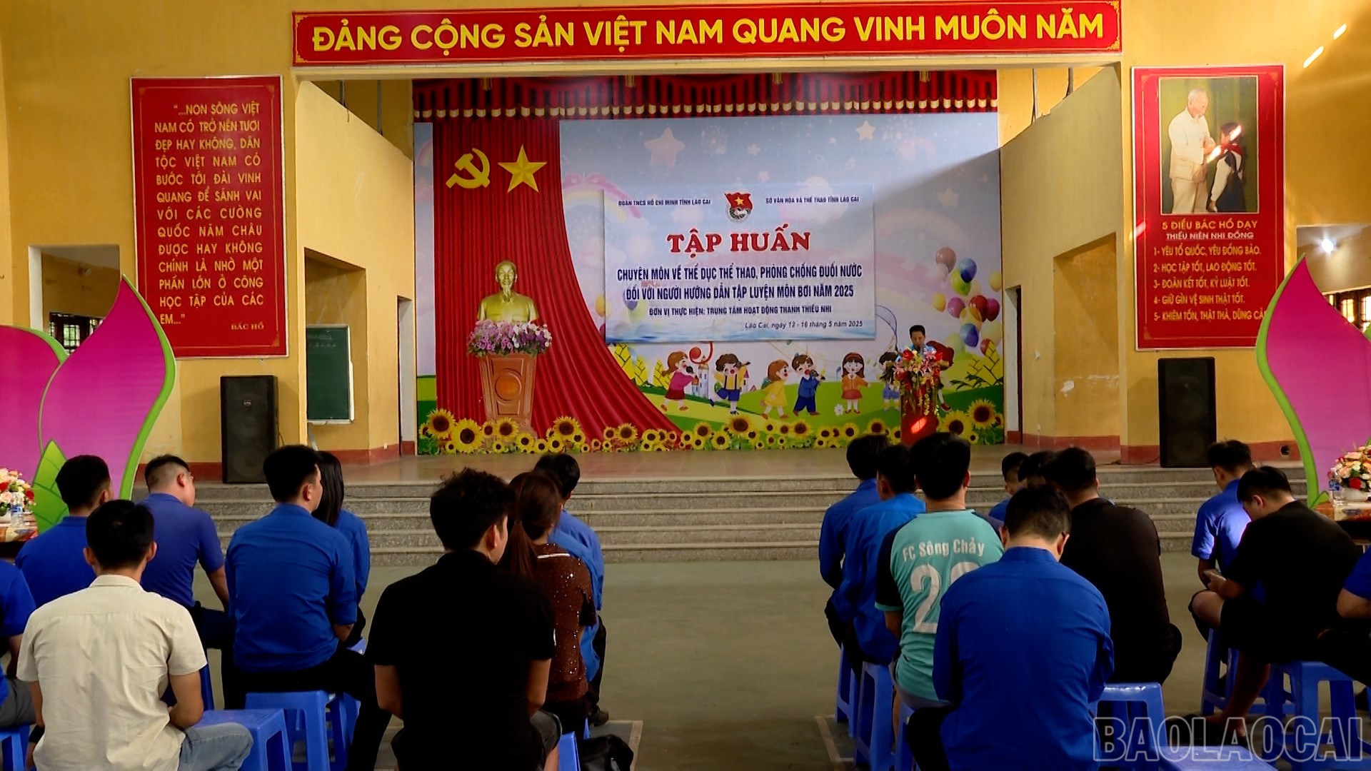 Quang cảnh chương trình bế mạc. baolaocai-br_dung-vhnt00-48-32-06still029.jpg