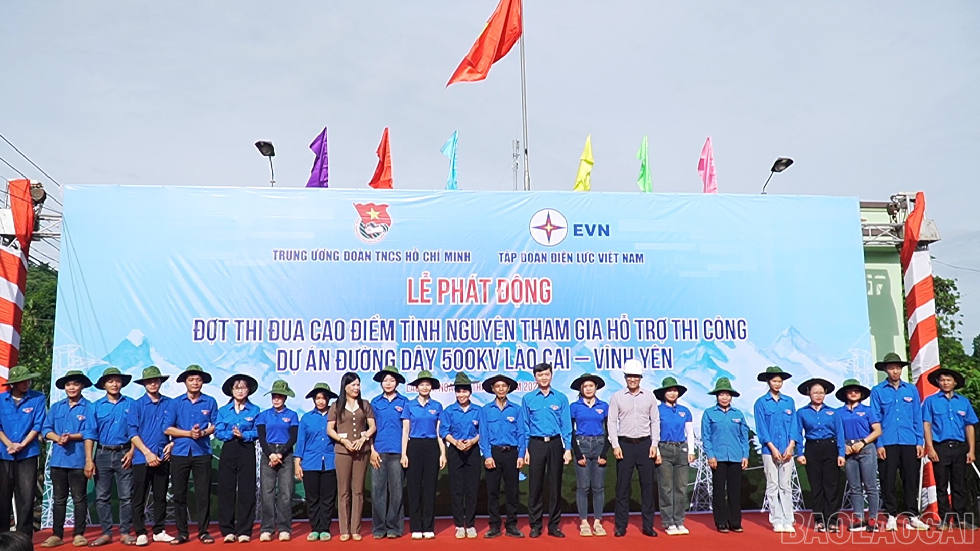 Ra mắt các đội hình thanh niên tình nguyện. baolaocai-br_sequence-0101-09-38-13still082.jpg