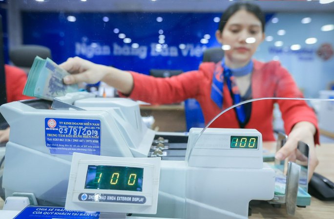 Lãi suất tiền gửi đồng loạt giảm mạnh - Ảnh 1. Lãi suất tiền gửi đồng loạt giảm mạnh - Ảnh 1.