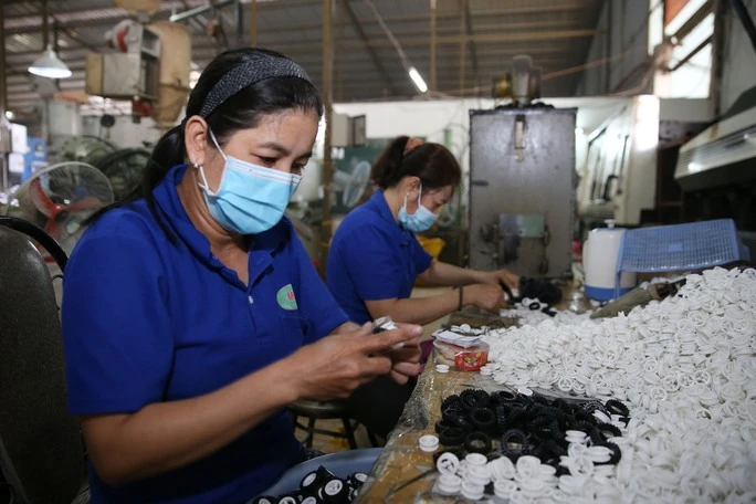 Chính sách BHXH, tiền lương công chức, viên chức có hiệu lực từ tháng 10-2022 - Ảnh 1. Chính sách BHXH, tiền lương công chức, viên chức có hiệu lực từ tháng 10-2022 - Ảnh 1.