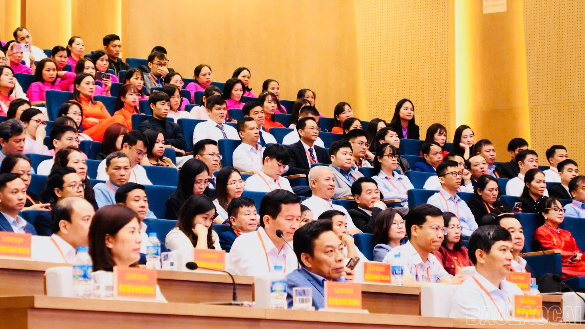 Các đại biểu tham dự lễ kỷ niệm baolaocai-br_x7.jpg