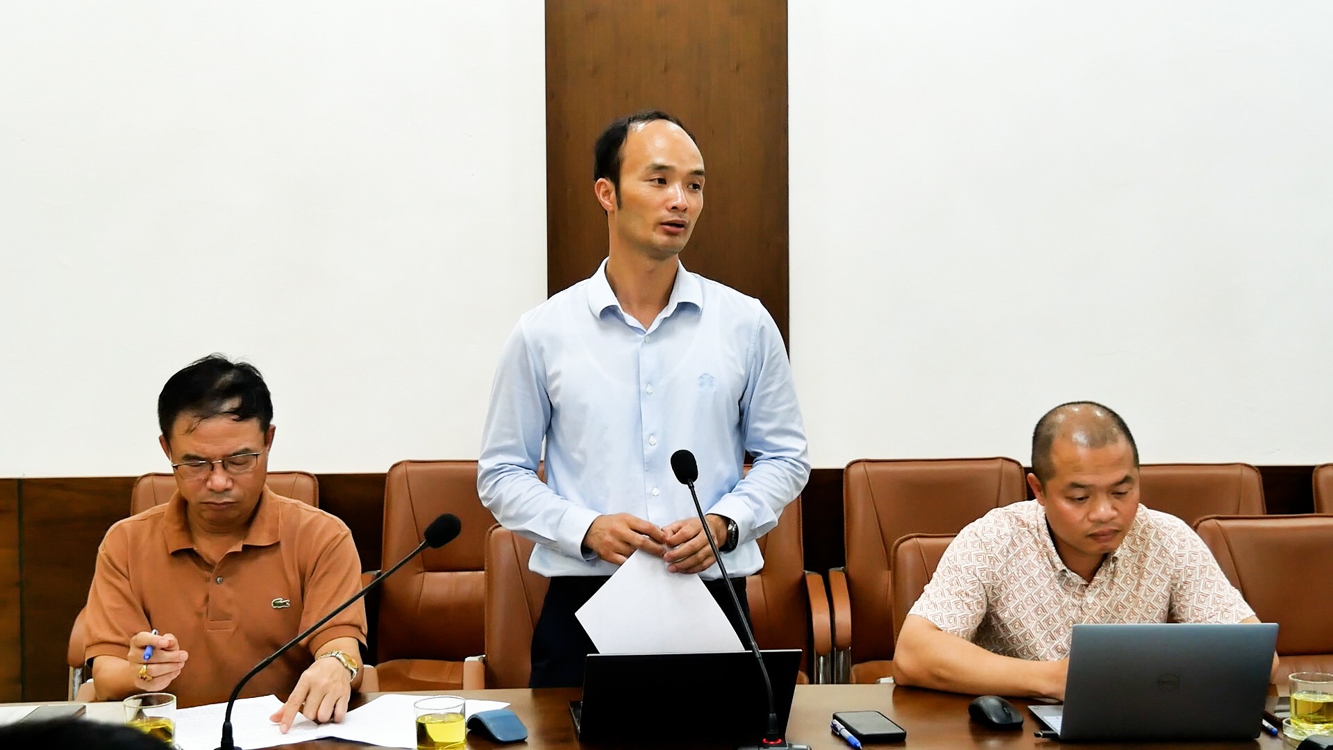 Lãnh đạo Chi nhánh Mỏ tuyển đồng Sin Quyền, Lào Cai - Vimico phát biểu tại buổi làm việc. 3a.jpg