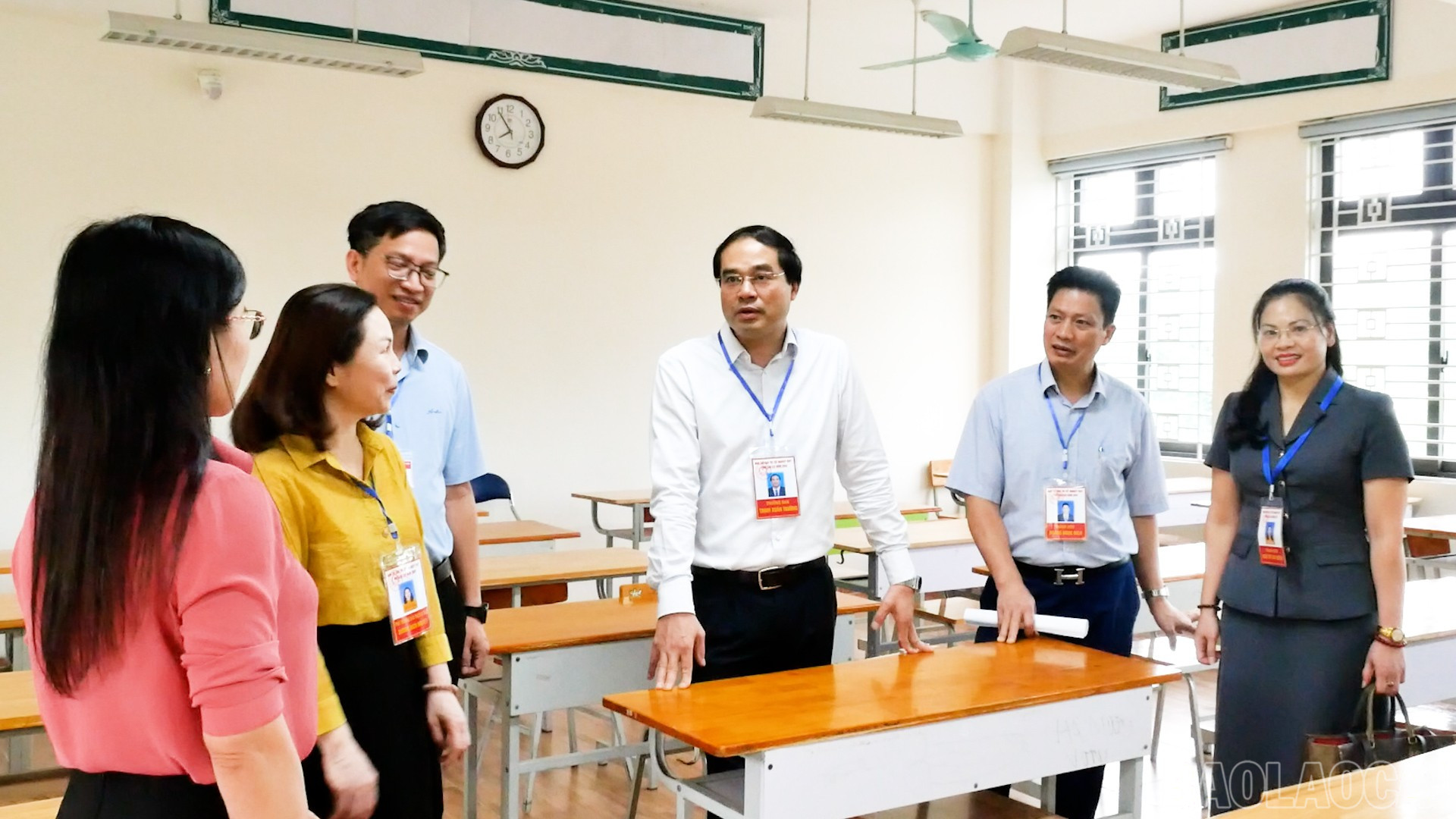 Bí thư Tỉnh ủy, Chủ tịch UBND tỉnh Trịnh Xuân Trường kiểm tra tại điểm thi Trường THPT Lào Cai (thành phố Lào Cai). baolaocai-br_b2.jpg