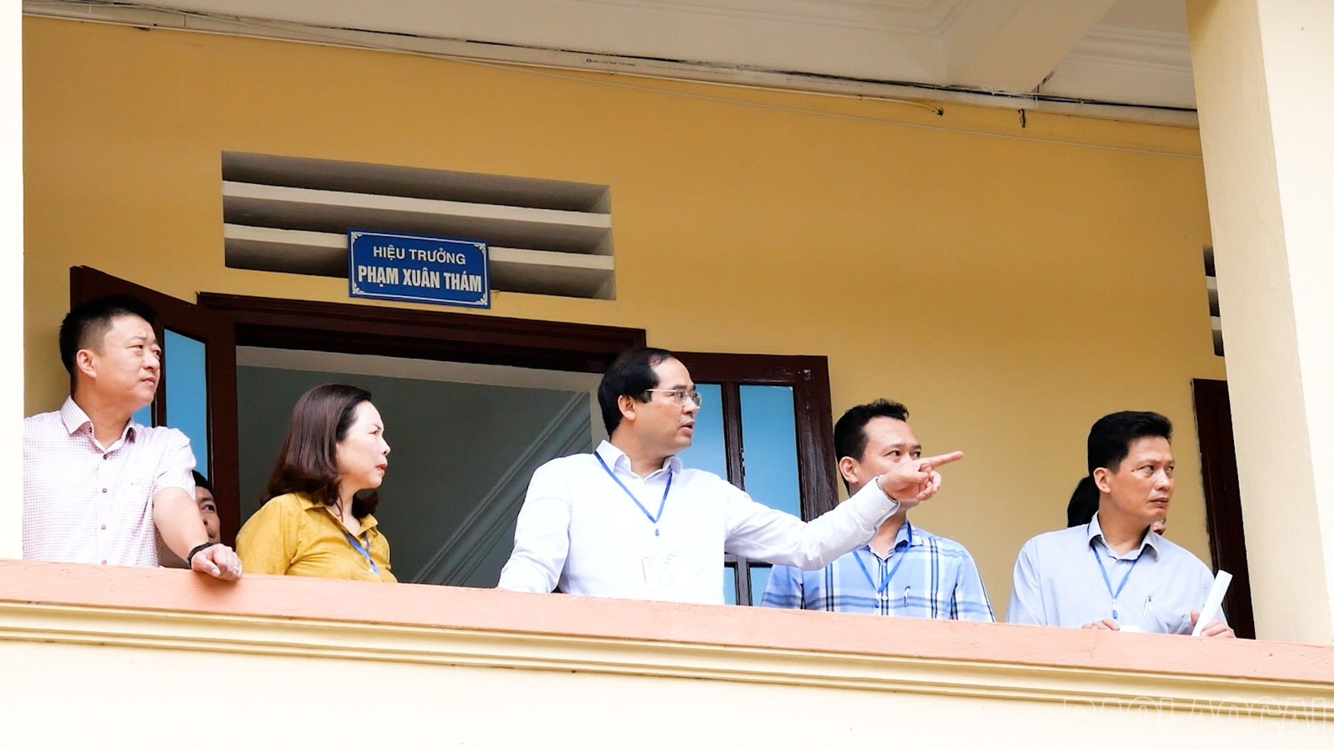 Bí thư Tỉnh ủy, Chủ tịch UBND tỉnh kiểm tra tại điểm thi Trường THPT Lê Hồng Phong (thành phố Lào Cai). baolaocai-br_b3.jpg