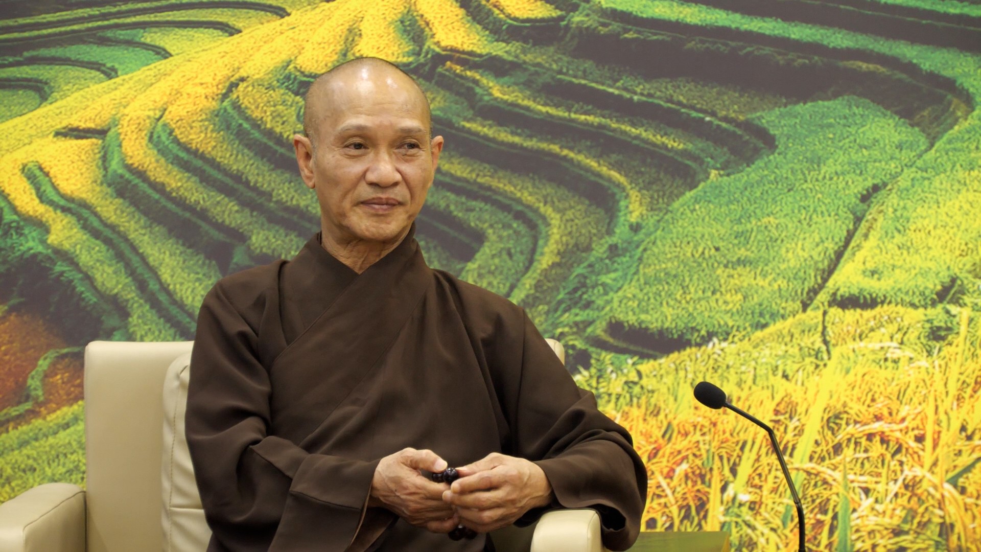 Hòa thượng Thích Thanh Điện gửi lời chúc mừng tới các đồng chí lãnh đạo tỉnh Lào Cai. c2.jpg