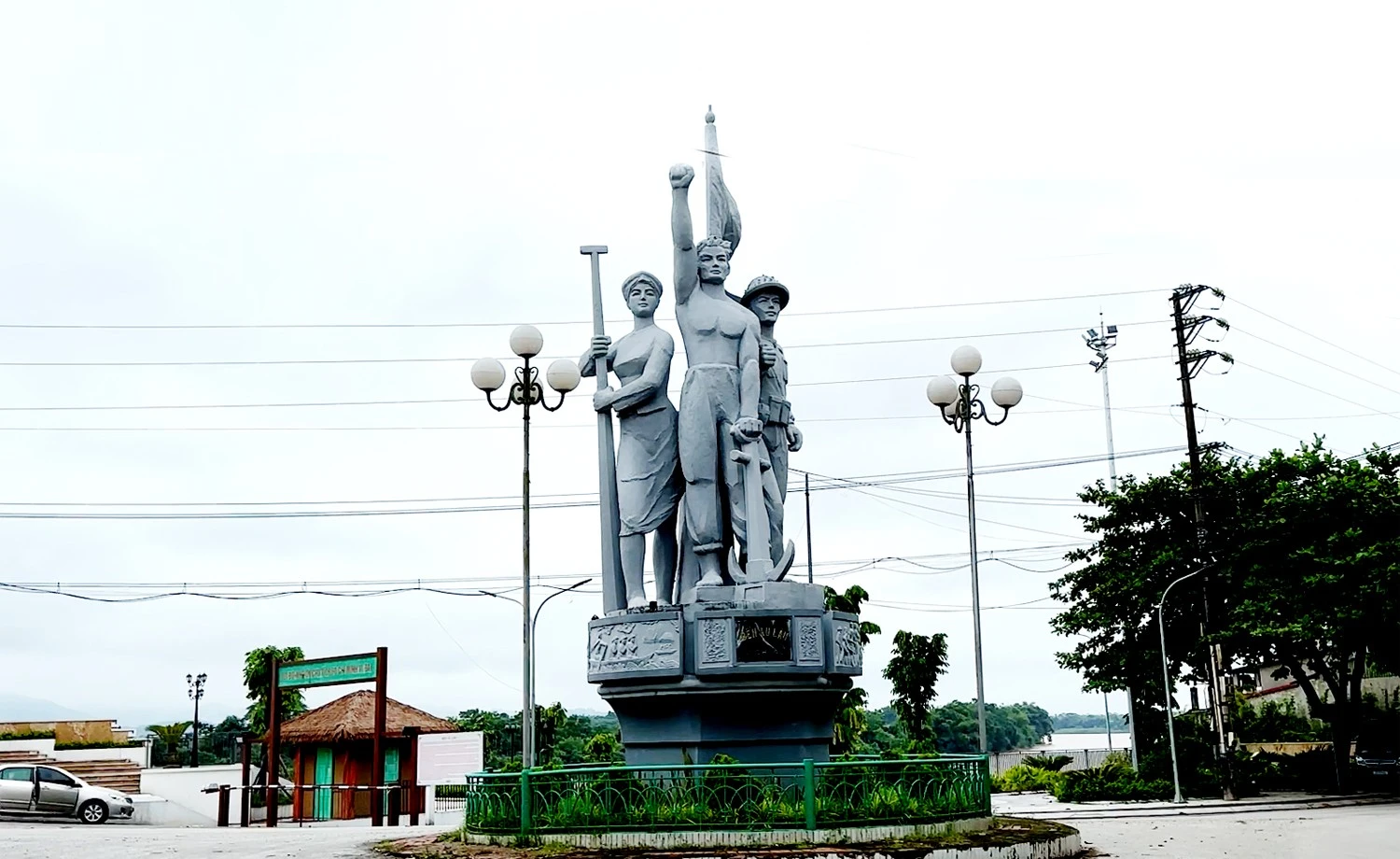 au-lau-1.jpg
