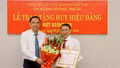 Phó Bí thư Thường trực Tỉnh ủy Hoàng Giang dự Lễ trao tặng Huy hiệu Đảng tại Ban Tổ chức Tỉnh ủy 