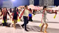 Phó Bí thư Thường trực Tỉnh ủy Hoàng Giang động viên các diễn viên luyện tập màn Đại Xòe tại Lễ hội Văn hóa, Du lịch Mường Lò năm 2026