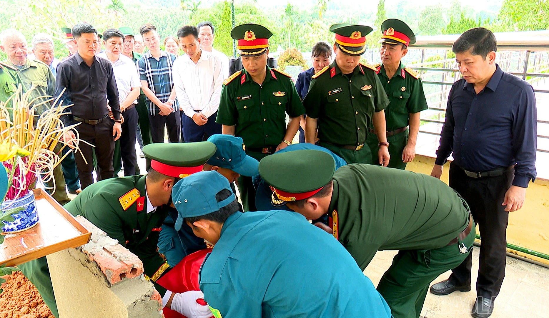 baolaocai-br_an-tang-hia-cot00-02-04-16still006.jpg