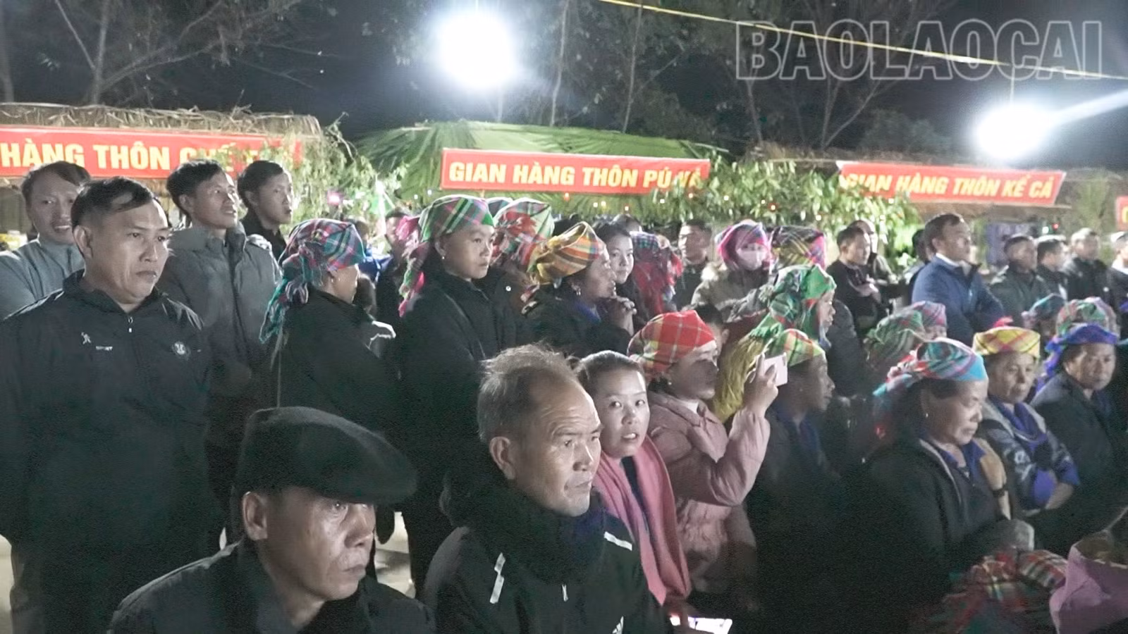 Đông đảo Nhân dân tham gia ngày hội.