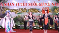 Suối Giàng: Đặc sắc đêm tiệc trà và trình diễn trang phục các dân tộc 