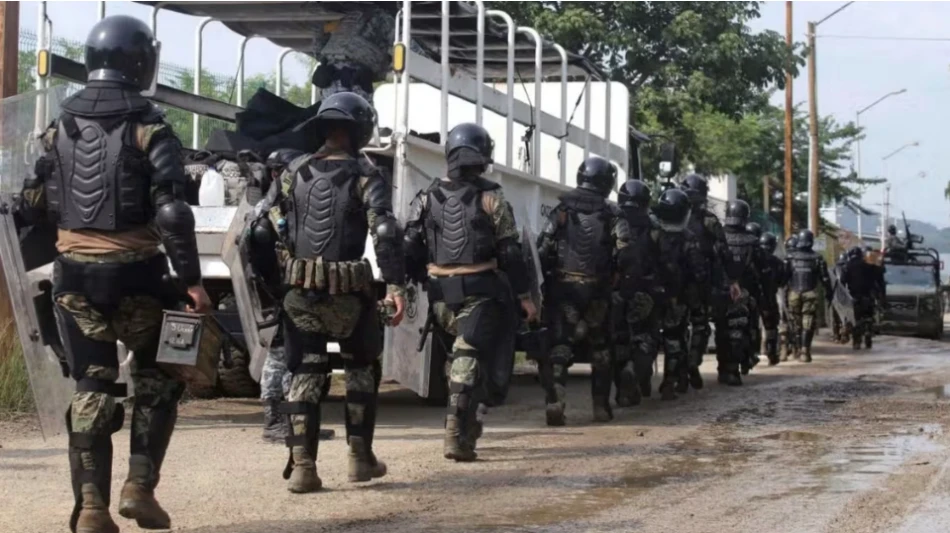 Quân đội Mexico vào nhà tù để lập lại trật tự. (Ảnh: AFP/Getty Images)
