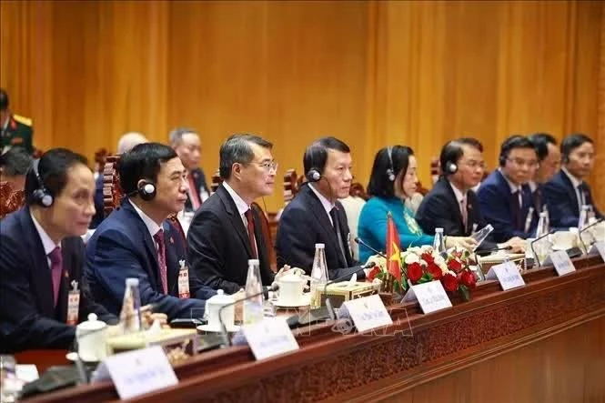 Thủ tướng Lê Minh Hưng hội kiến Chủ tịch Quốc hội Lào Sonexay Siphandone. Ảnh: Dương Giang – TTXVN