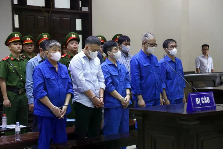 Các bị cáo tại phiên tòa phúc thẩm xét đơn kháng cáo của cựu Bộ trưởng Nguyễn Thị Kim Tiến - Ảnh: DANH TRỌNG