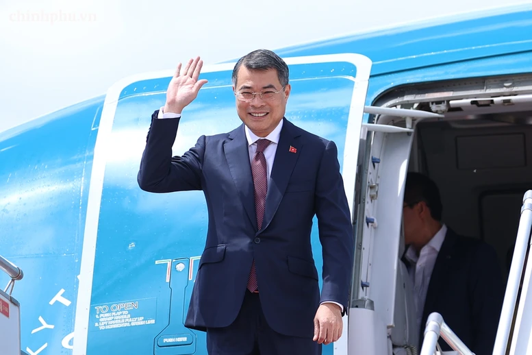 Thủ tướng Chính phủ Lê Minh Hưng tới Thủ đô Phnom Penh, bắt đầu chuyến thăm chính thức Vương quốc Campuchia - Ảnh: chinhphu.vn/Nhật Bắc