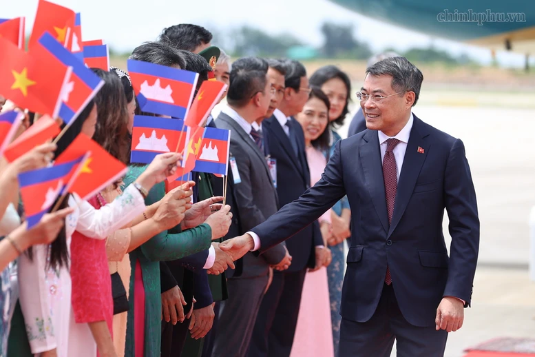 Đây là chuyến thăm chính thức đầu tiên của Thủ tướng Lê Minh Hưng tới Campuchia; có ý nghĩa đặc biệt quan trọng, góp phần làm sâu sắc hơn nữa quan hệ "láng giềng tốt đẹp, hữu nghị truyền thống, hợp tác toàn diện, bền vững lâu dài" Việt Nam - Campuchia - Ảnh: chinhphu.vn/Nhật Bắc