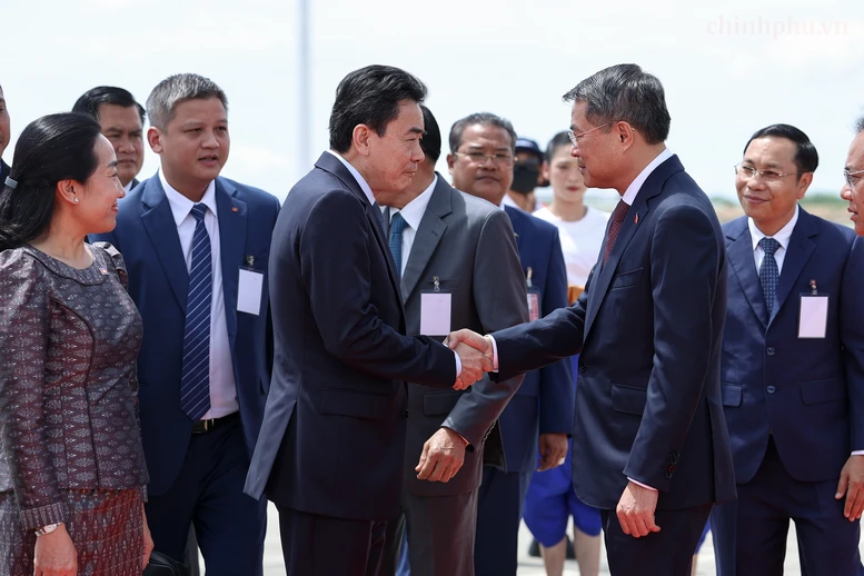 Lễ đón Thủ tướng Lê Minh Hưng tại sân bay - Ảnh: chinhphu.vn/Nhật Bắc
