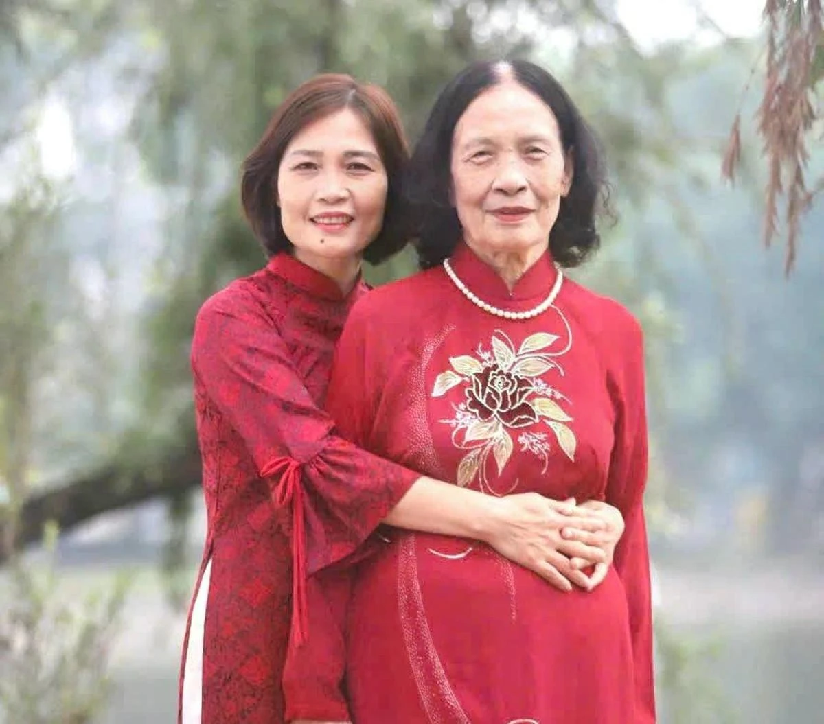 Chị Hoa và mẹ.
