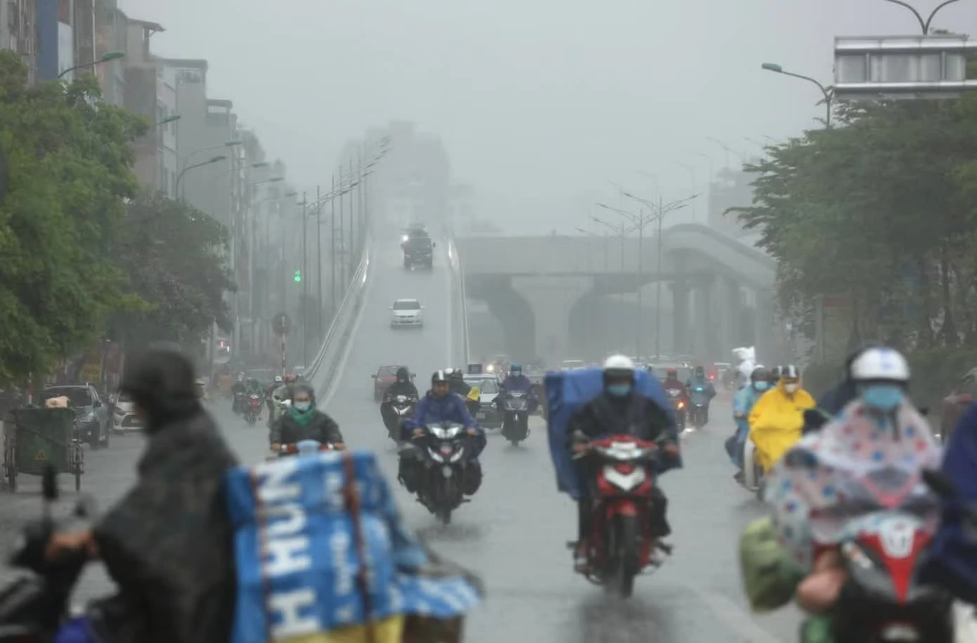 Hà Nội có thể xuất hiện mưa dông vào chiều tối và đêm nay (9/10).