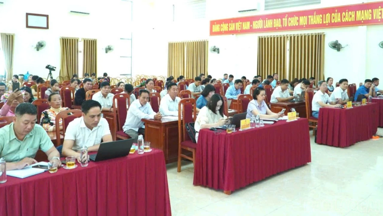 baolaocai-br_cac-dai-bieu-du-hoi-nghi-ve-phat-trien-duoc-lieu-tren-dia-ban-phuong-trung-tam-1451.jpg