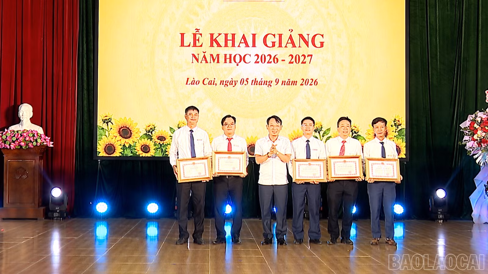 Các tập thể, cá nhân vinh dự nhận Bằng khen của Chủ tịch UBND tỉnh.
