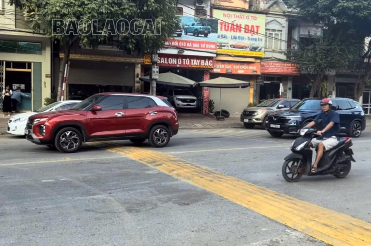 Một gồ giảm tốc trên đường Lê Thanh, đoạn qua phường Bắc Cường.