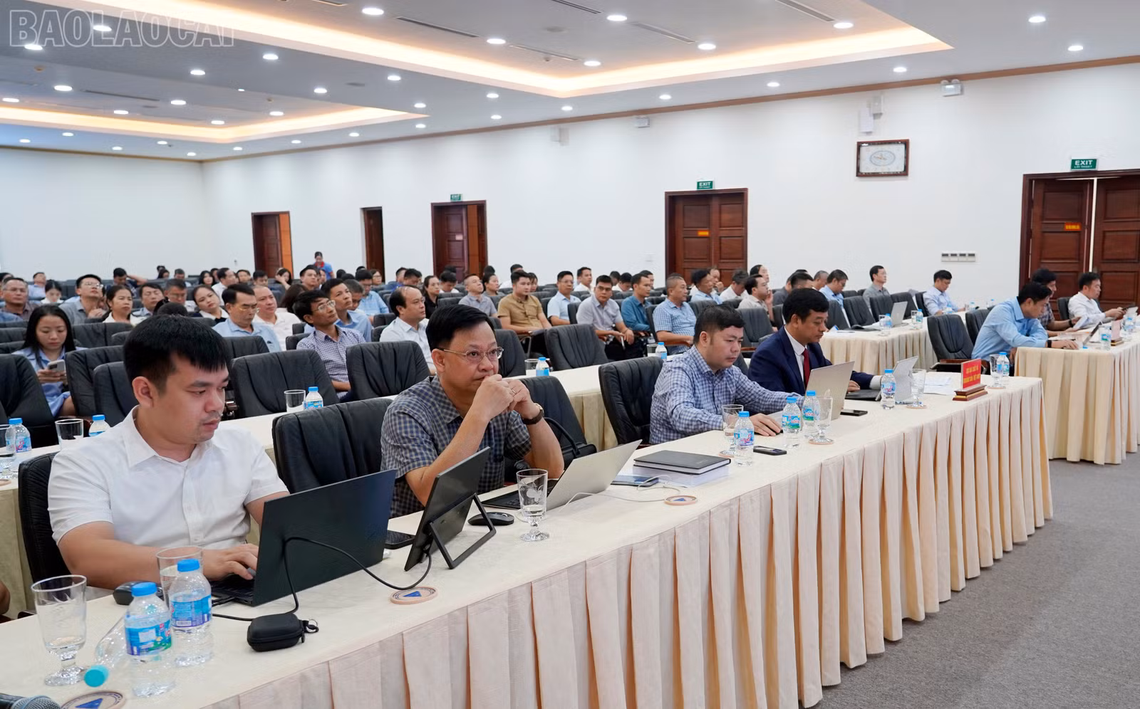 Các đại biểu dự hội nghị.
