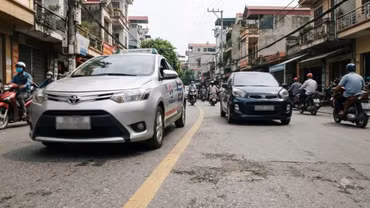 Ô tô đè vạch vàng liền nét, chưa lấn làn: Có bị phạt?