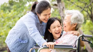 Nhân Ngày Quốc tế Người cao tuổi 1/10: Khi các con nhận ra cha mẹ đã già