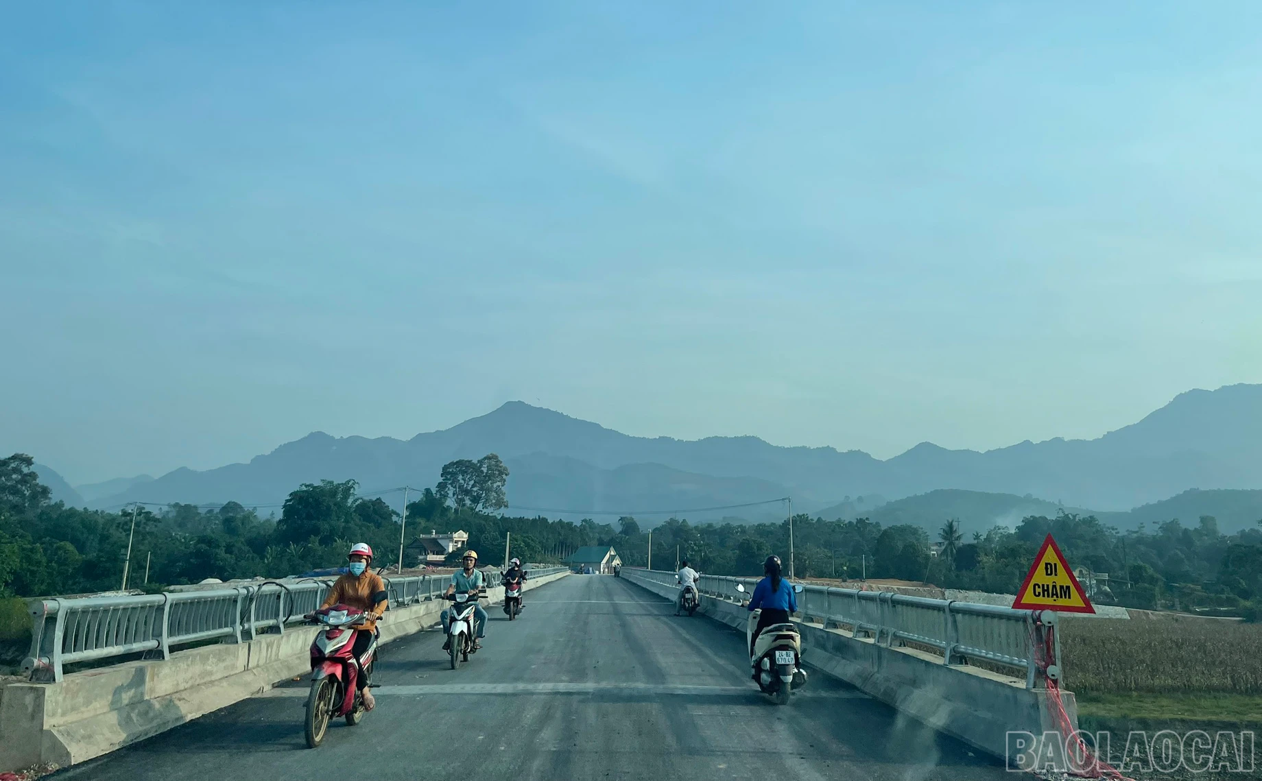 baolaocai_caubencoc (1).jpg