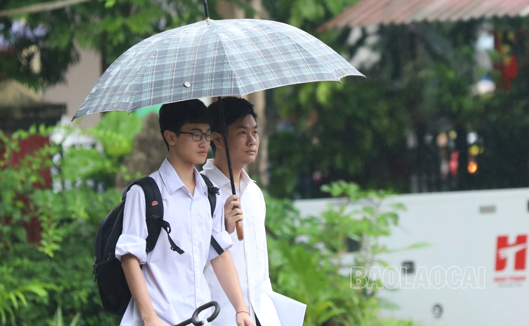 Thí sinh đến điểm thi số 1 đặt tại Trường THPT số 1 Bảo Yên.